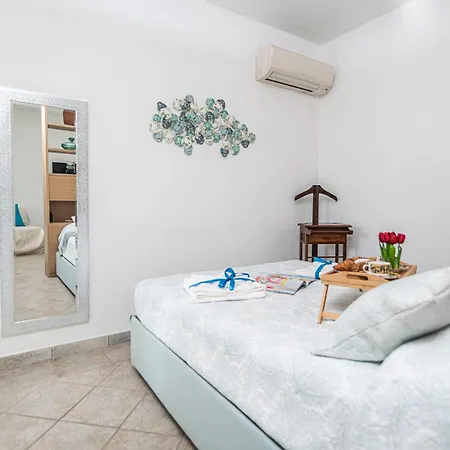 アパート Mono Le Vele 700m From The - Happy